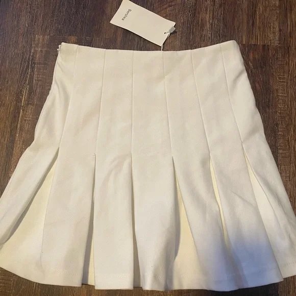 Bershka Pleated Skirt - Picture 3 of 4